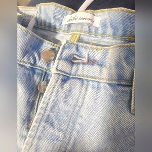 Betro Simone Light Wash Mom Jeans Size 32